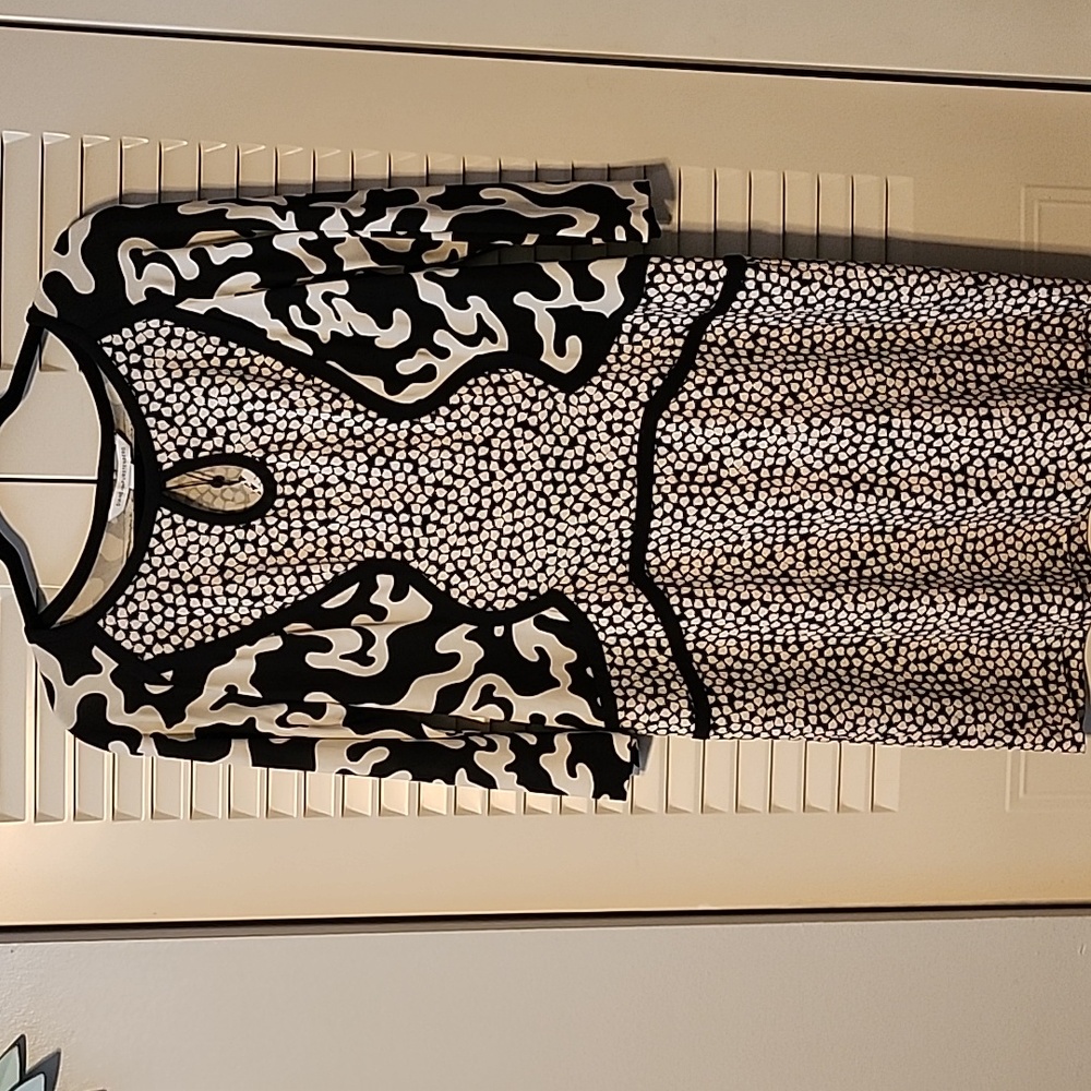 Diane von Furstenberg black and cream 3/4 length sleeve dress